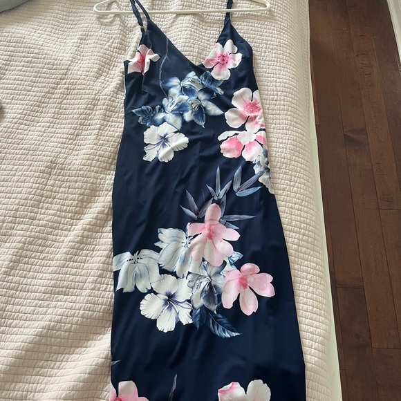 SHOWPO XSMALL-SMAll Never worn super great condition - Picture 3 of 3